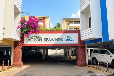 The Acron Seawinds entrance