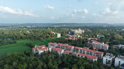 Acron Seawinds and its green surroundings